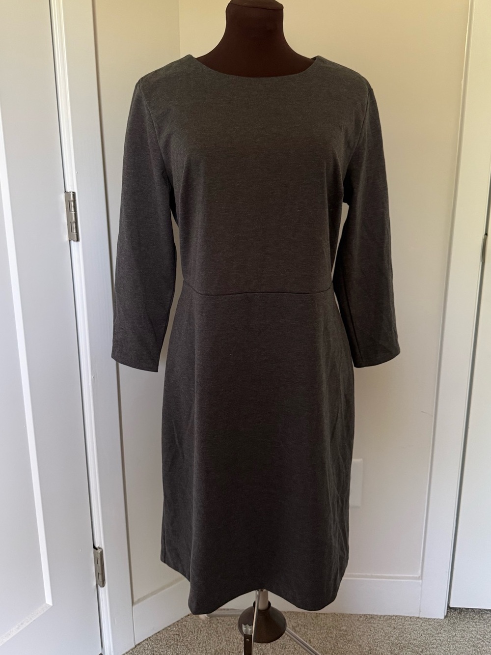 Old Navy Dark Gray Long-Sleeve Shift Dress